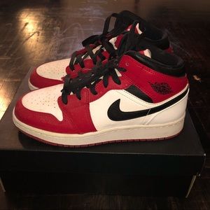 Slightly used Nike Mid Chicago 2020, Size:5.5Y, Bought from StockX, Box included